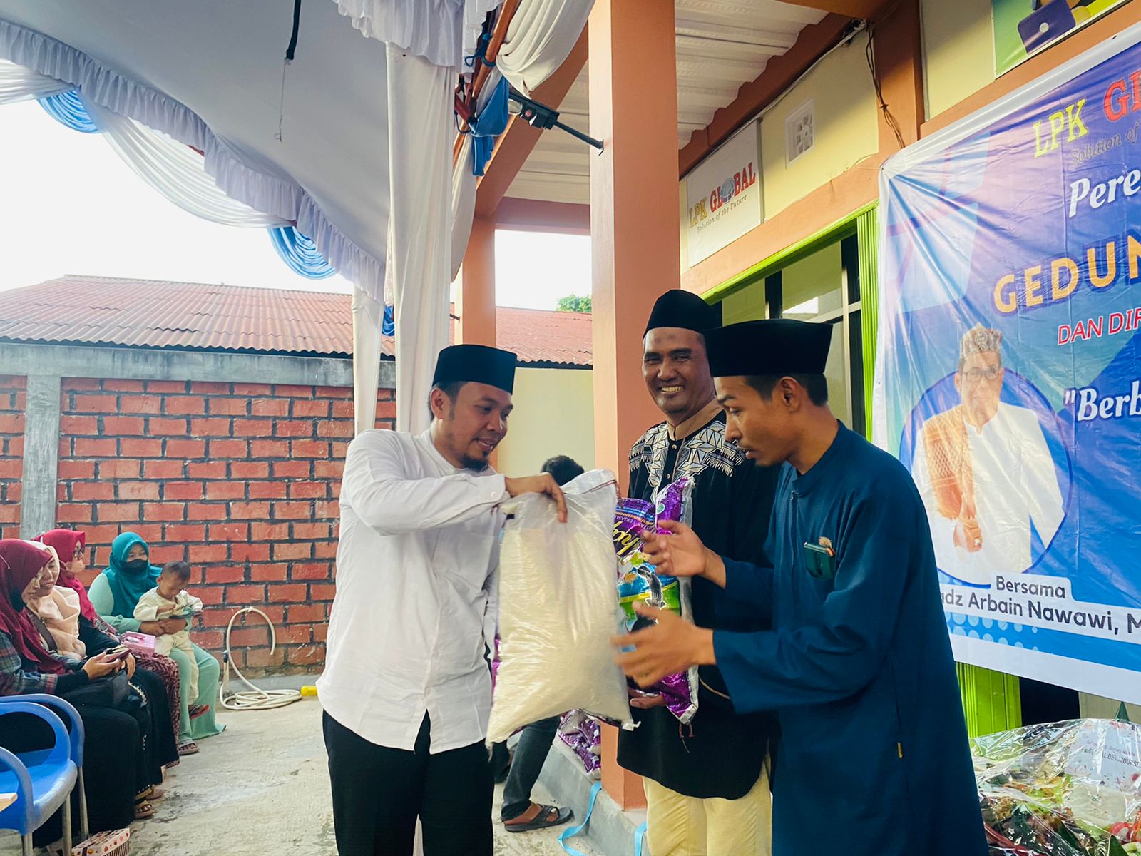 Gedung Graha Global Diresmikan dengan Doa Bersama dan Santunan untuk Warga Kurang Mampu