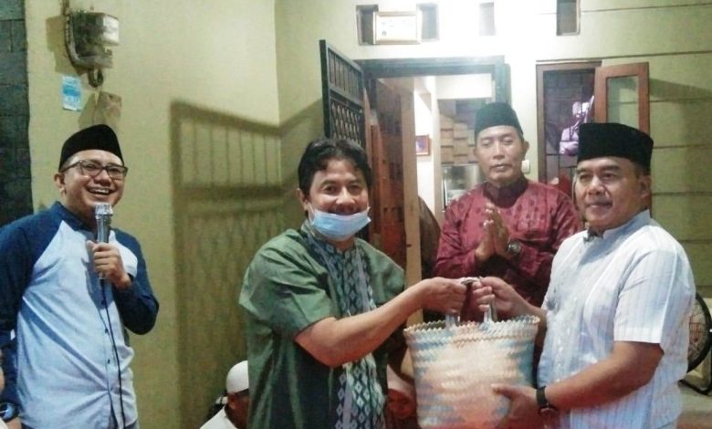 Kompleks samara bagikan sembako ramadhan-tenaga kerja kompeten indonesia
