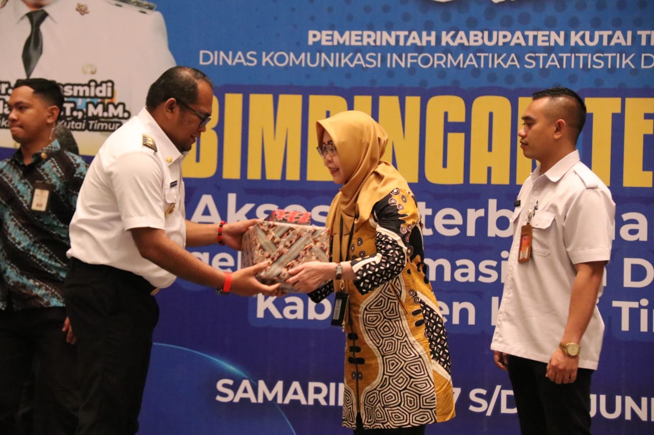 Kasmidi Buka Bimtek Peningkatan Akses Keterbukaan Informasi Publik PPID Kutim