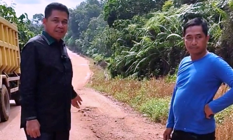 Joni Tinjau Jalan Bukit Makmur di Bengalon untuk Mengakomodasi Usulan Pengerasan dari Warga