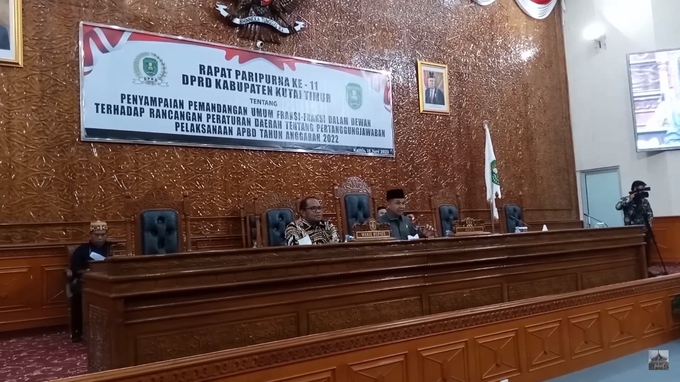 DPRD Kutim Sampaikan Pandangan Umum Fraksi-fraksi Terhadap Raperda Pertanggungjawaban APBD Tahun 2022