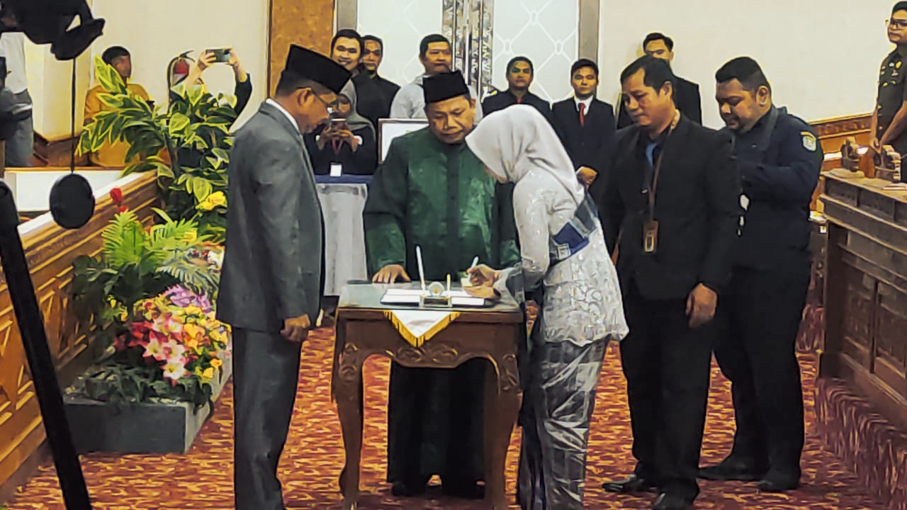 Lantik Anggota PAW, Ini Harapan dan Pesan Ketua DPRD Kutim