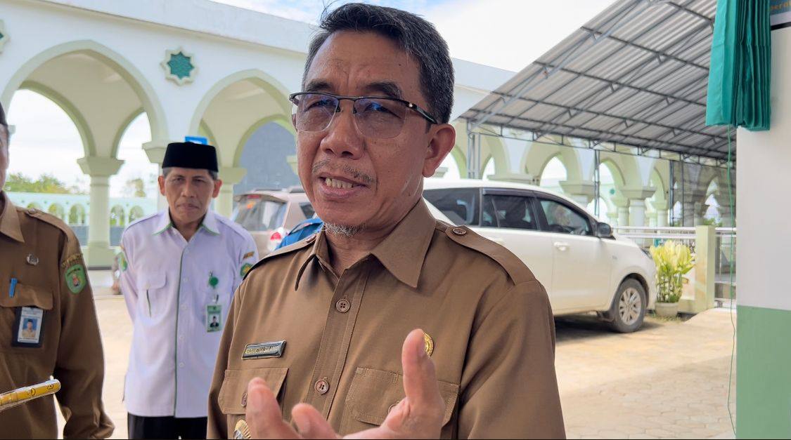 Bupati Kutim Sematkan Satyalencana Karya Satya kepada 441 ASN, Beri Apresiasi dan Motivasi