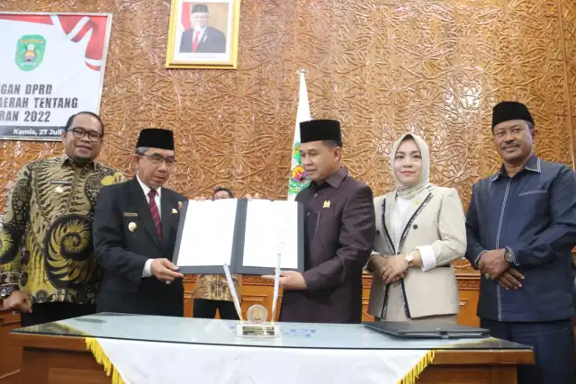Kerjasama Harmonis Eksekutif dan Legislatif: Raperda Pertanggungjawaban APBD Kutai Timur Disepakati