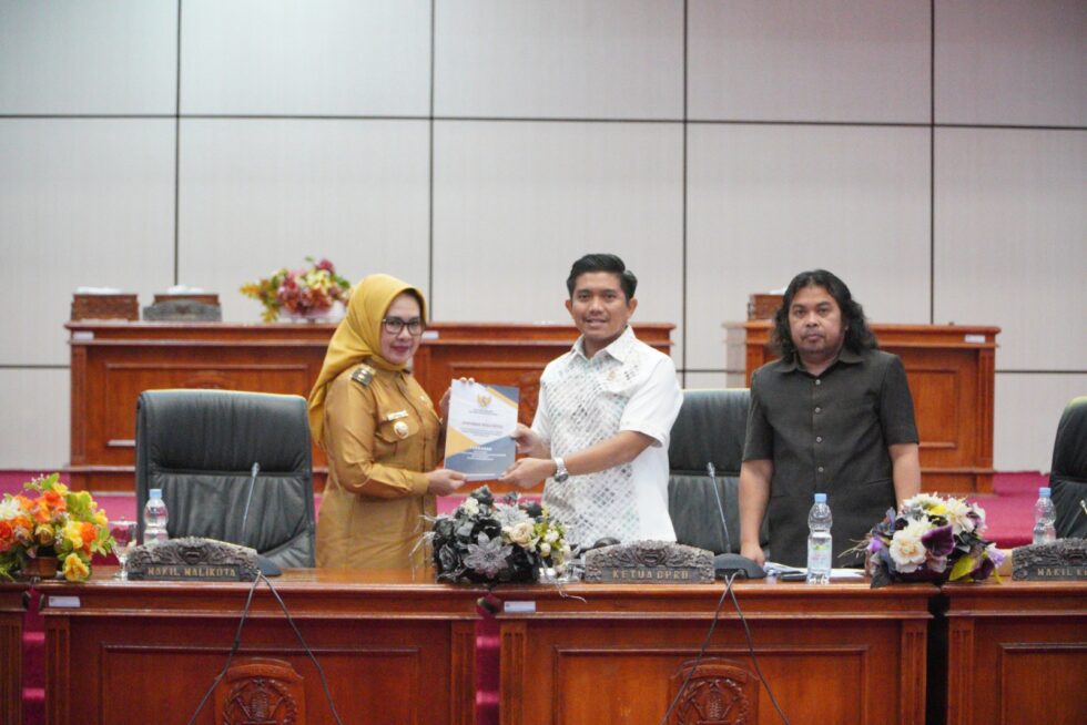 Wakil Wali Kota Bontang Sampaikan Tanggapan dan Jawaban Wali Kota Terhadap Pandangan Umum Fraksi-Fraksi DPRD atas Raperda APBD 2024