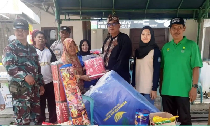 Wali Kota Bontang Salurkan Bantuan Kebakaran untuk Korban di Kelurahan Satimpo