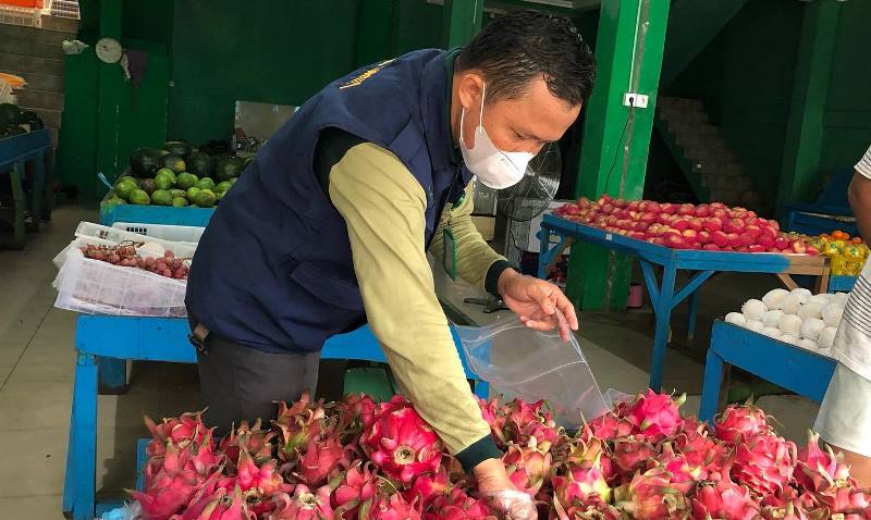 Tim Keamanan Pangan DKP3 Kota Bontang Ambil Sampel Pangan Segar untuk Uji Laboratorium
