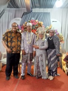 penikahan nadia dan iwan tanjung barat